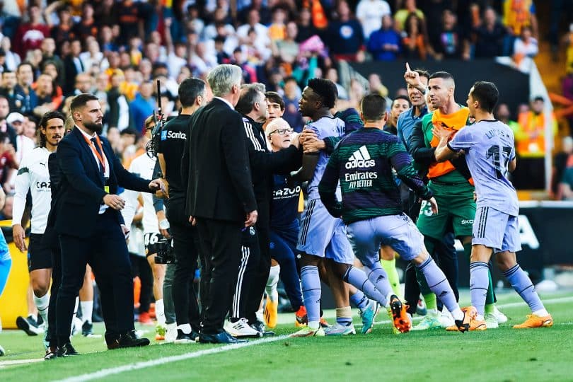 ‘Três idiotas’: atacante envolvido em lance de expulsão de Vini Jr relembra confusão antes de Valencia x Real