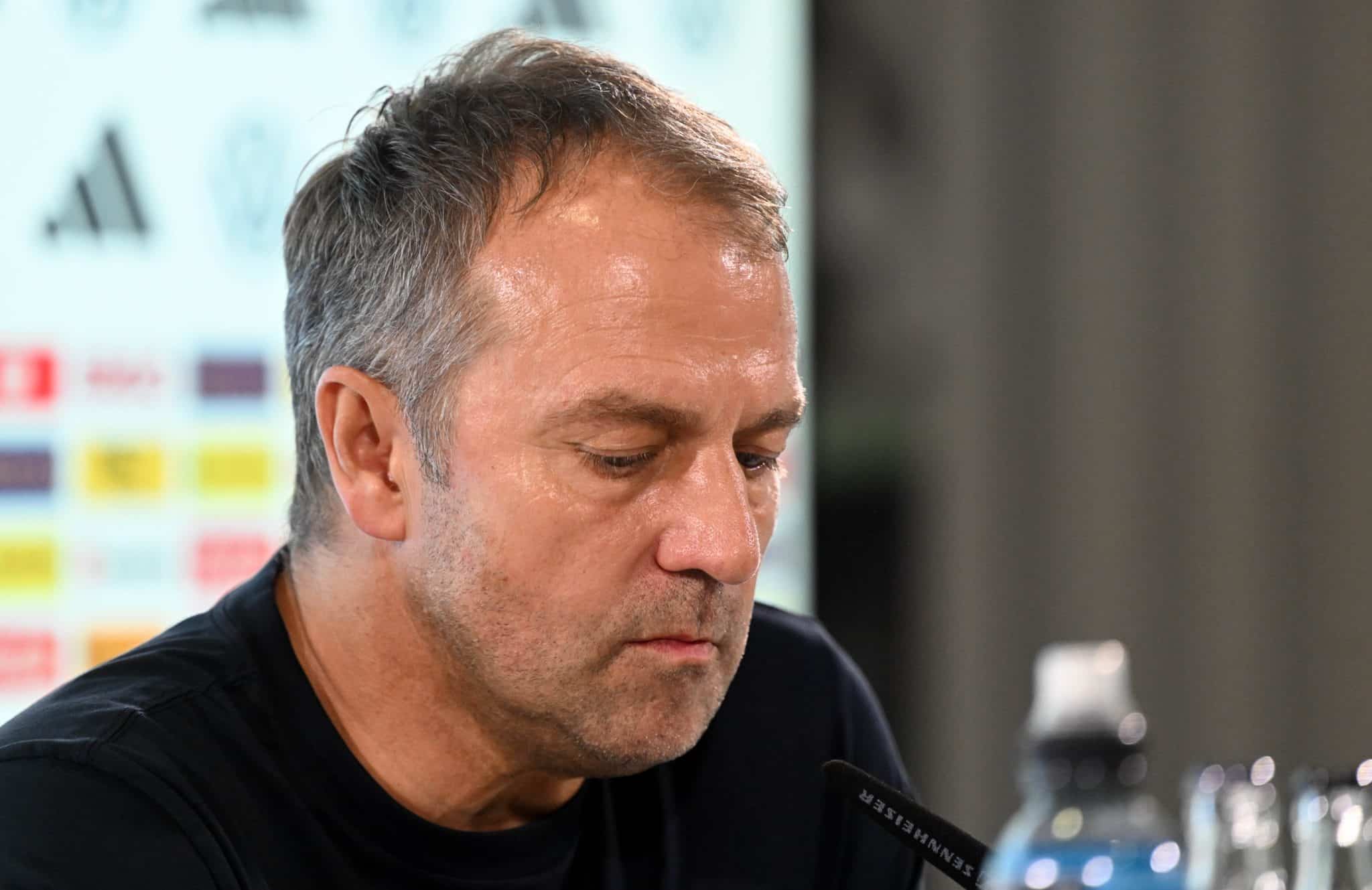 Deco revela condi&ccedil;&otilde;es para contratar novo t&eacute;cnico do Barcelona e praticamente descarta Hansi Flick