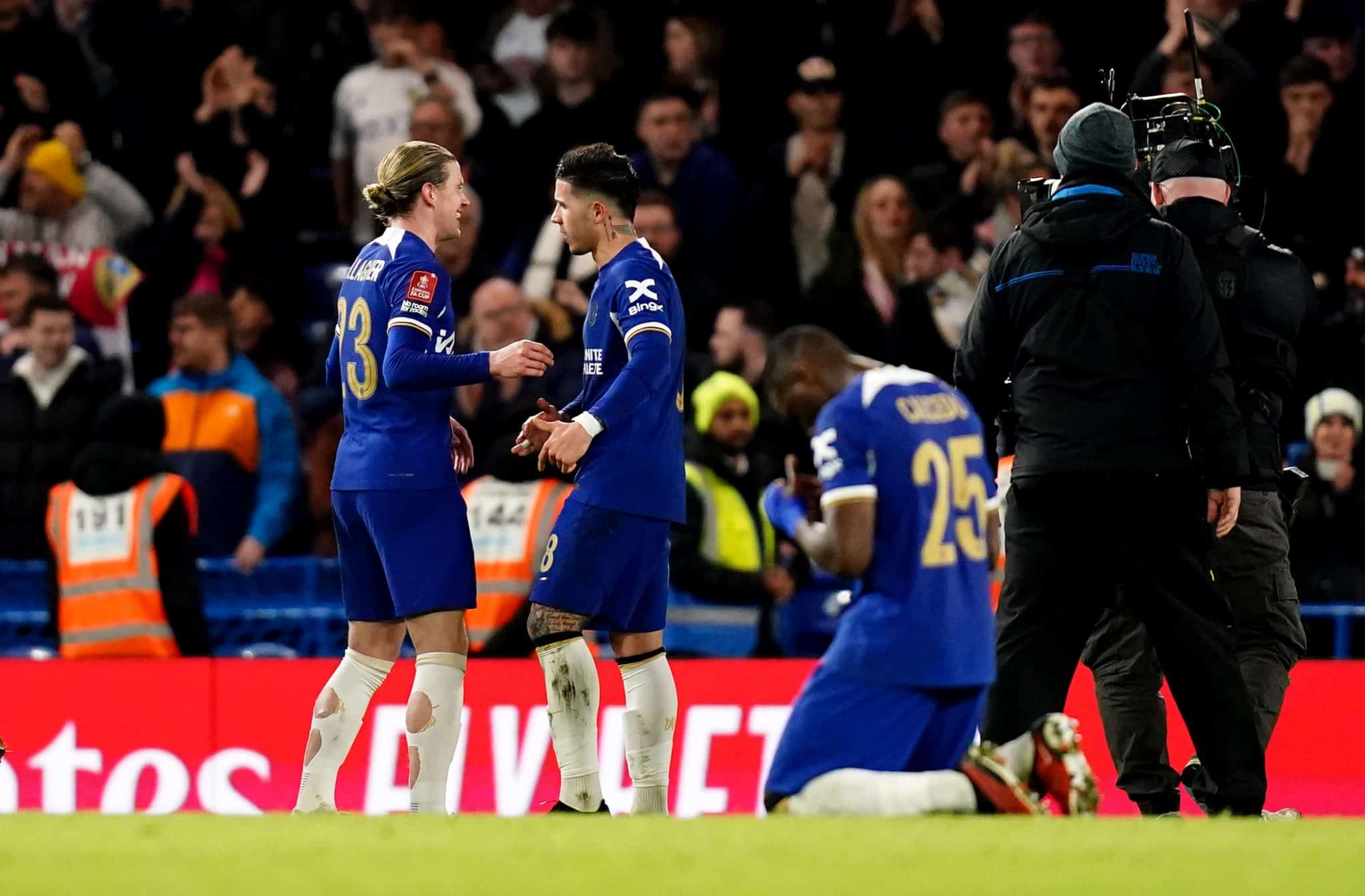 O Chelsea das copas precisa dar as caras na Premier League