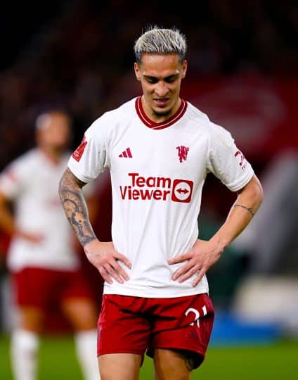 Manchester United pode ter avançado na Copa da Inglaterra, mas provou que ataque é medíocre com Antony