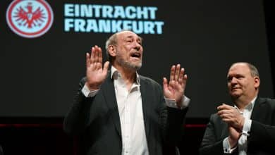 &lsquo;Quero que esses nazis de merda sumam&rsquo;: o poderoso discurso do ex-presidente do Frankfurt deixando cargo ap&oacute;s 24 anos