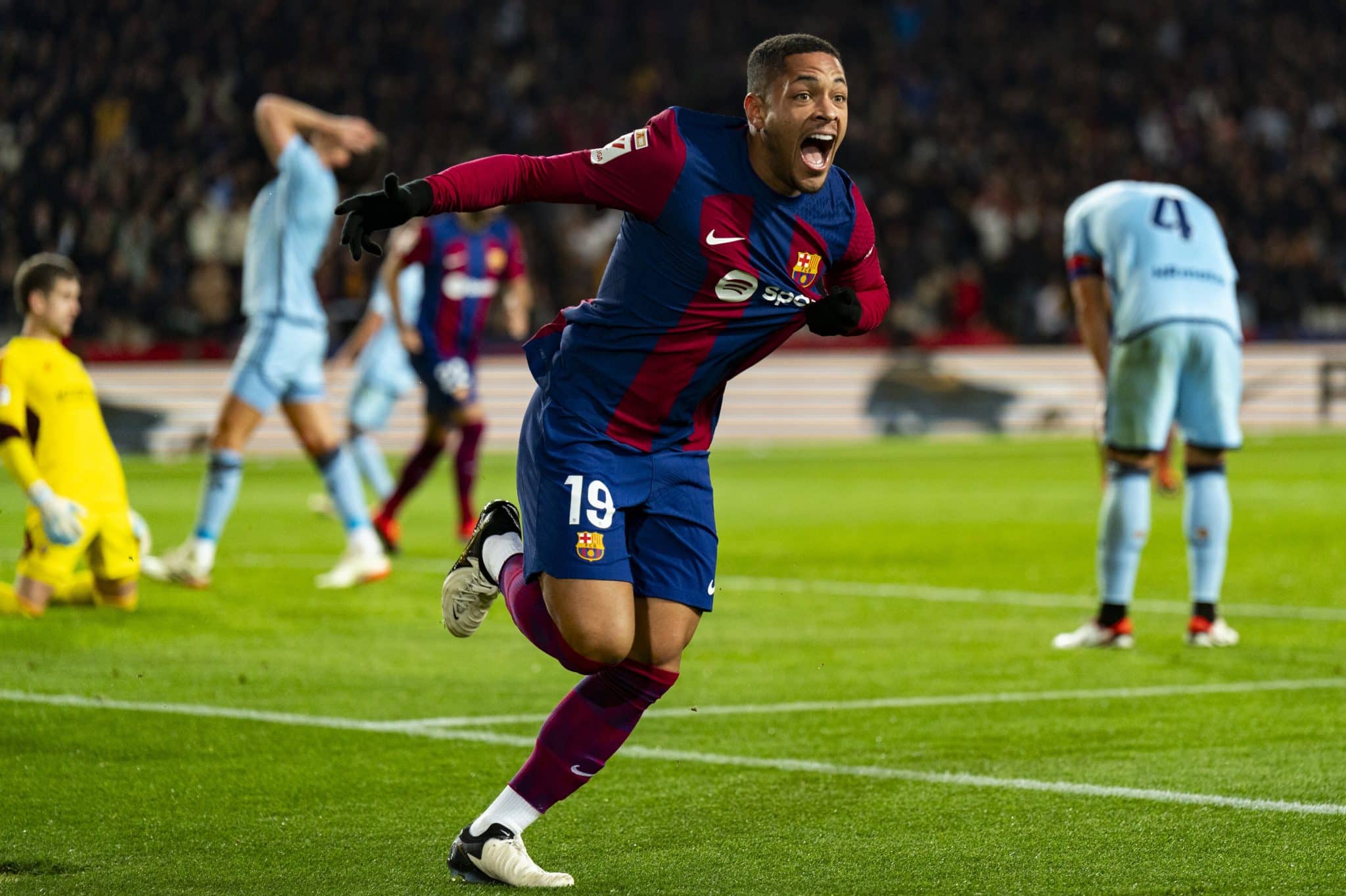 Ser&aacute; que finalmente vamos ver Vitor Roque andar na fila do Barcelona?