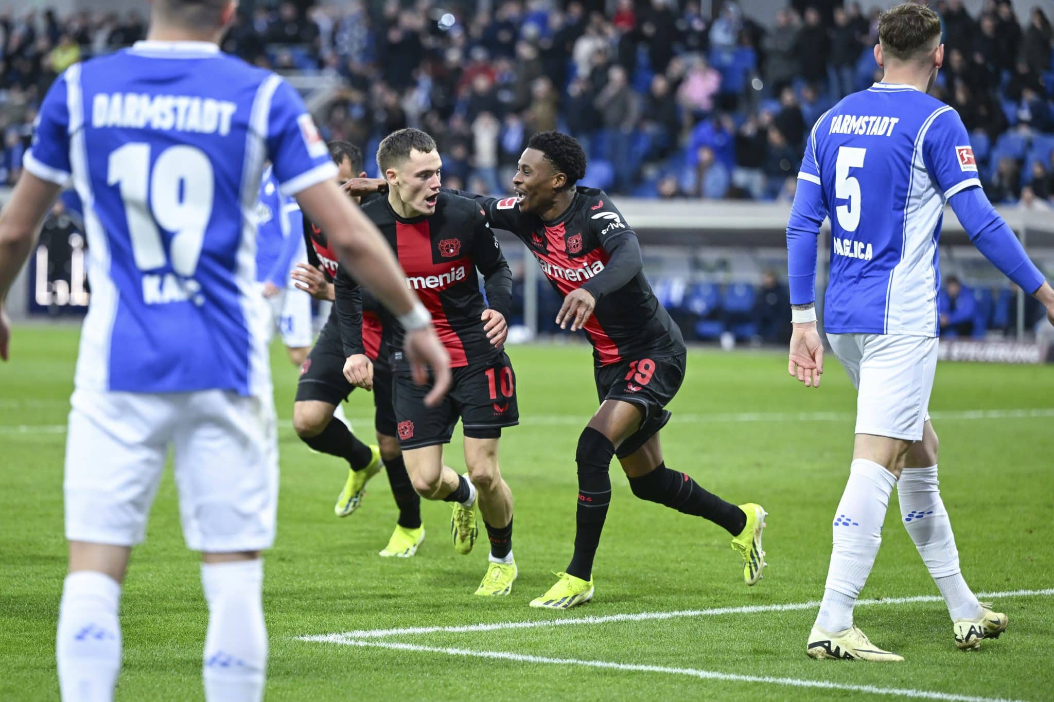 L&iacute;der invicto da Bundesliga, Leverkusen vence mais uma fora de casa e afunda o lanterna Darmstadt