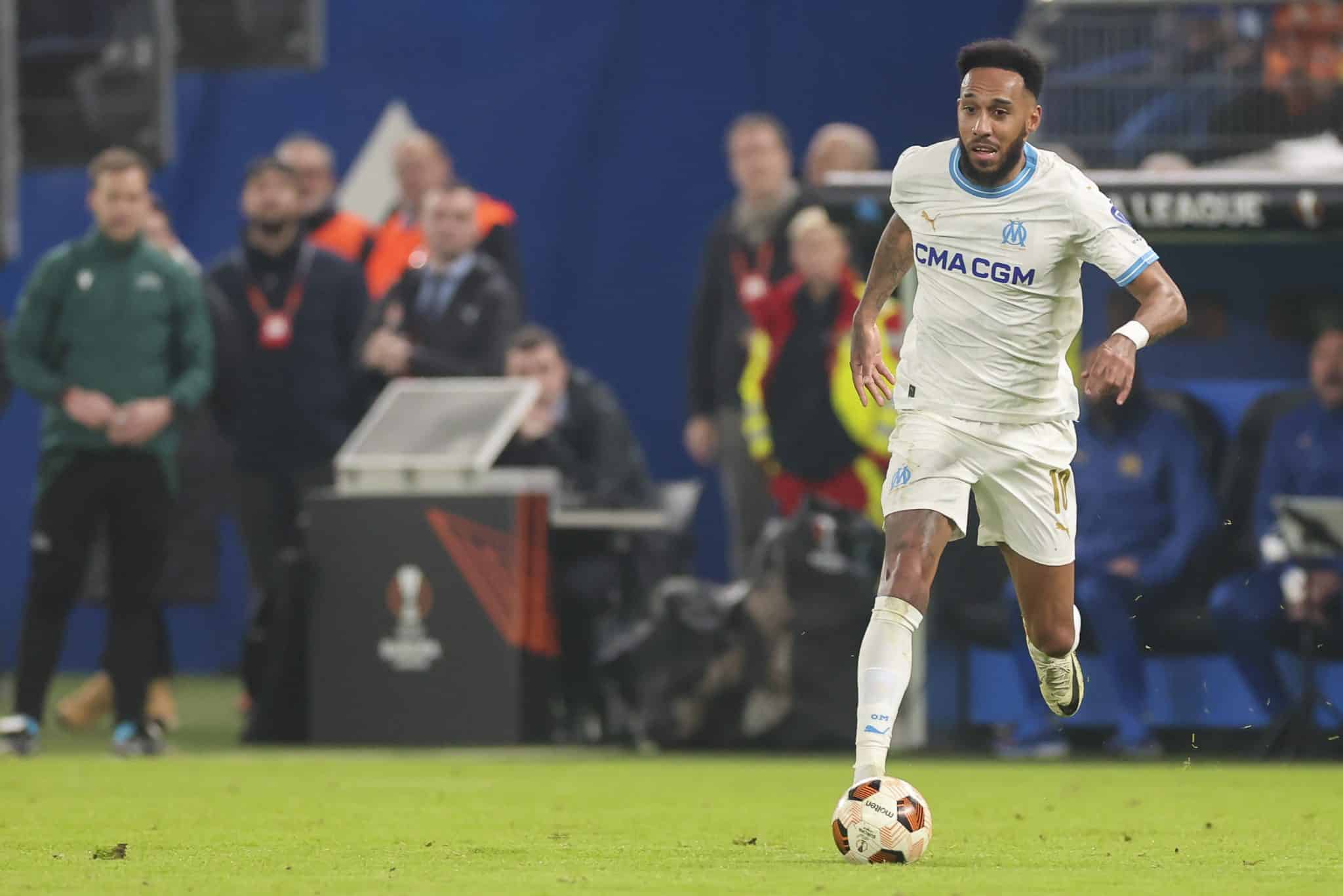 Em estreia de novo t&eacute;cnico, veteranos asseguram vit&oacute;ria do Olympique de Marseille e classifica&ccedil;&atilde;o &agrave;s oitavas