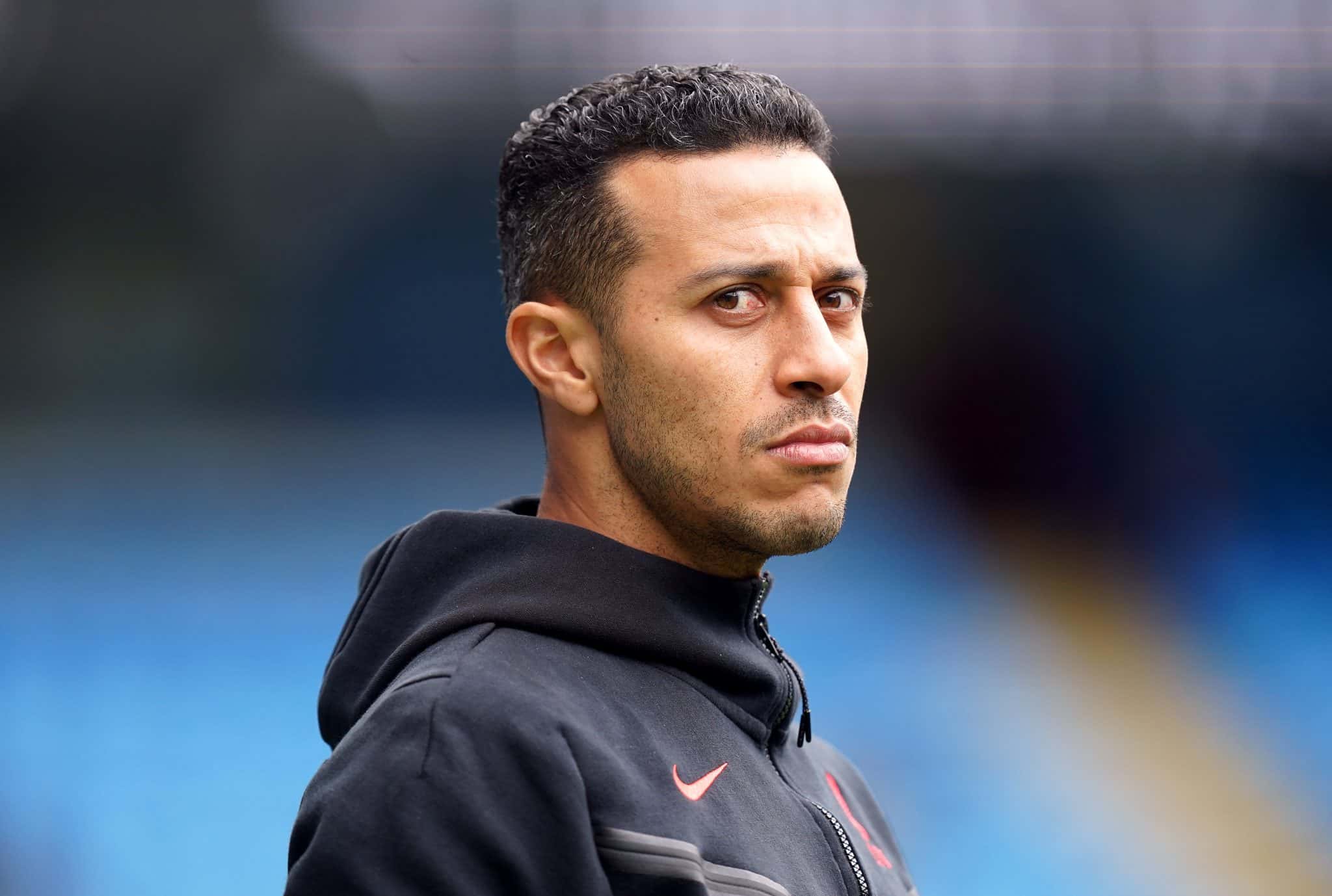 Thiago Alc&acirc;ntara se machuca ap&oacute;s jogar 5 minutos depois de 288 dias fora por les&atilde;o