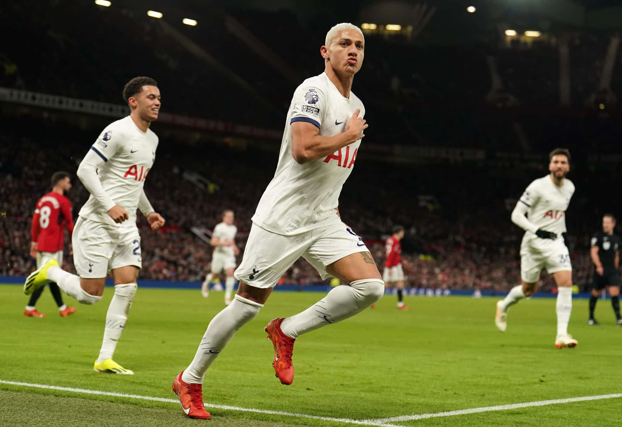 Richarlison & Tottenham contra Jo&atilde;o Pedro & Brighton e o duelo (atualmente) mais brasileiro da Premier League