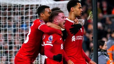 Antes de final, esfacelado Liverpool goleia Luton de virada e se mant&eacute;m firme na lideran&ccedil;a da Premier League