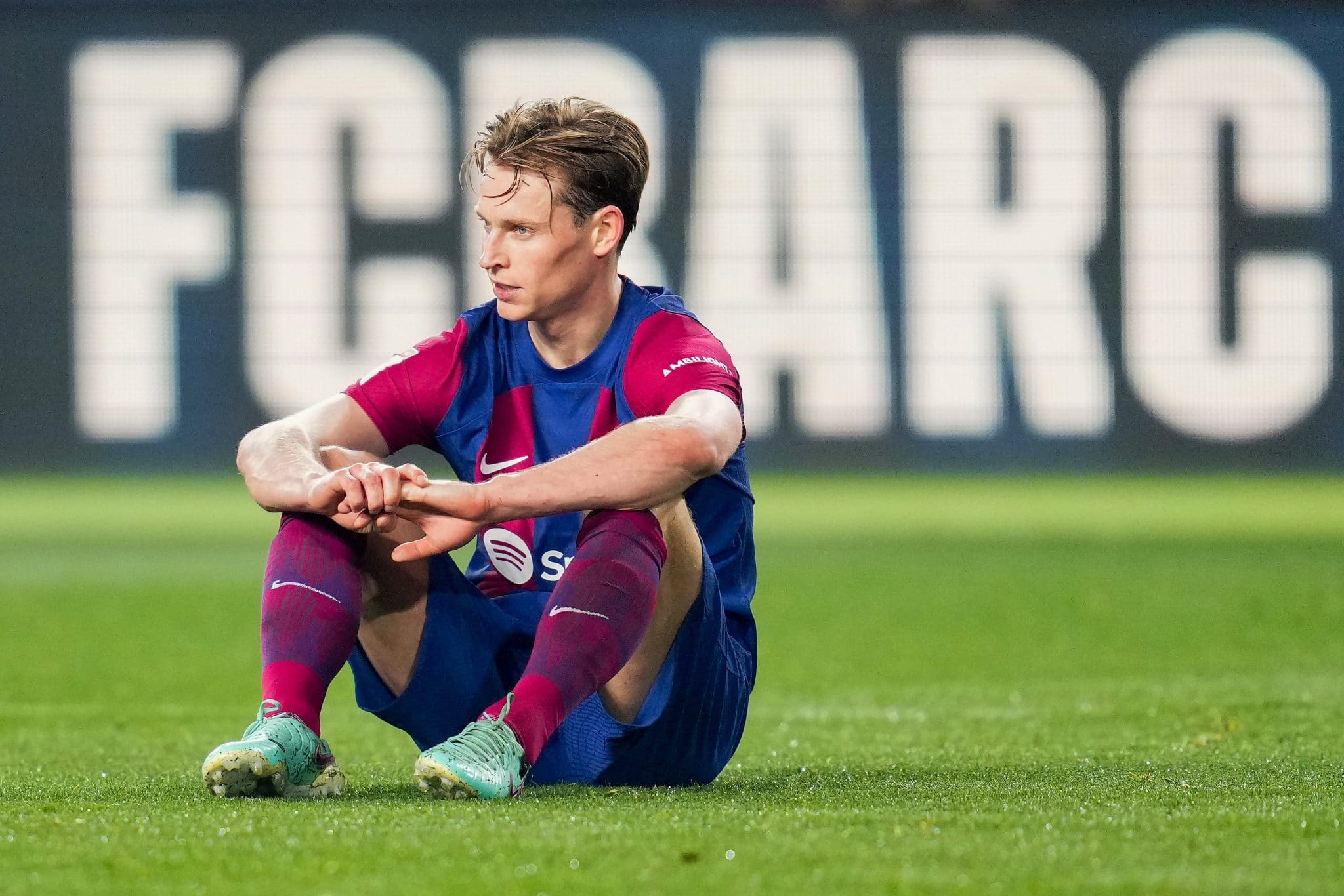 Est&aacute; ruim, pode piorar: De Jong cogita sair do Barcelona