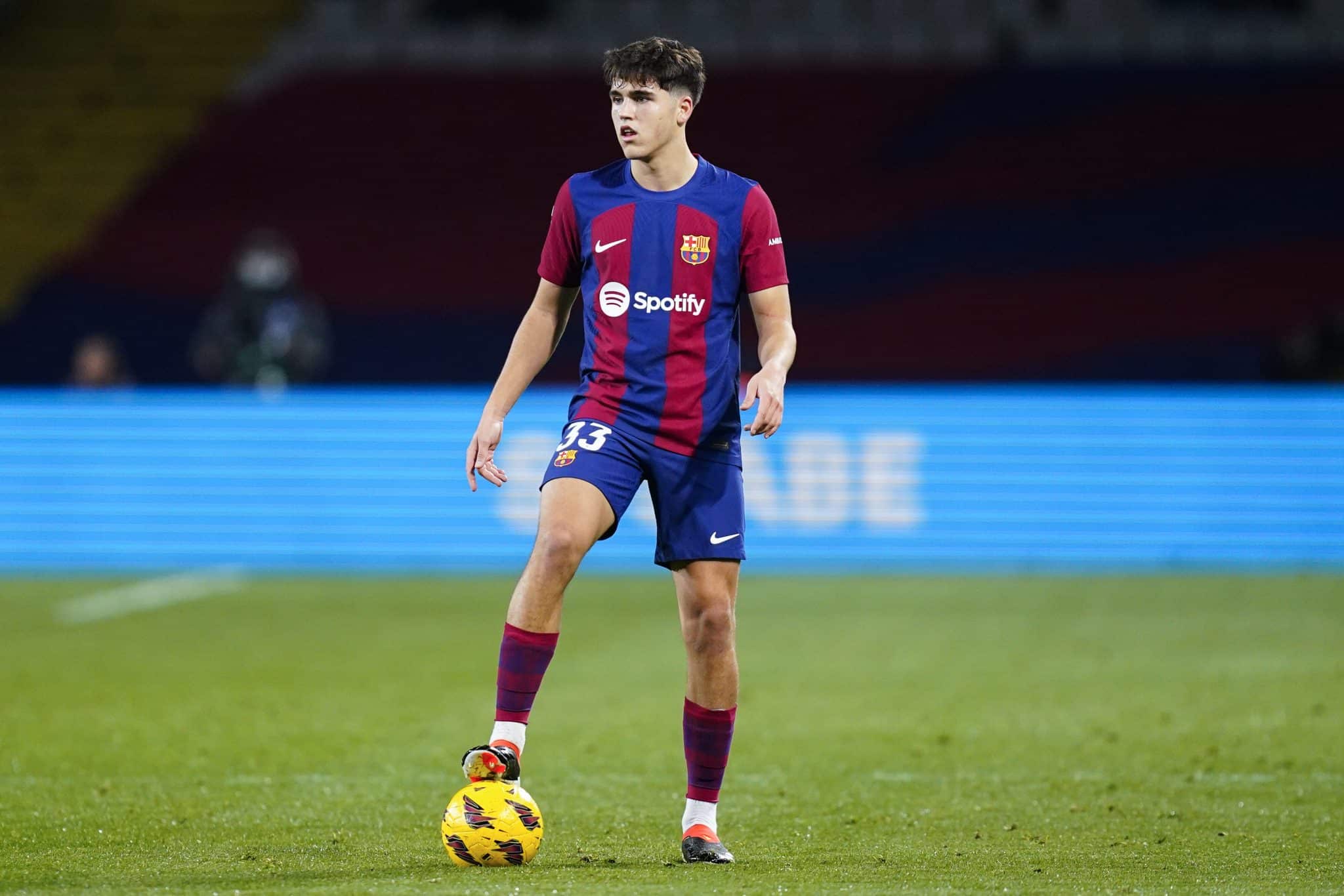 &lsquo;&Eacute; um prod&iacute;gio&rsquo;: Barcelona tem em m&atilde;os um projeto de zagueiro hist&oacute;rico