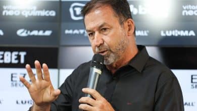 Corinthians ainda n&atilde;o tem certeza sobre estreia de Ant&oacute;nio Oliveira, mas opta por demiss&atilde;o de t&eacute;cnico interino