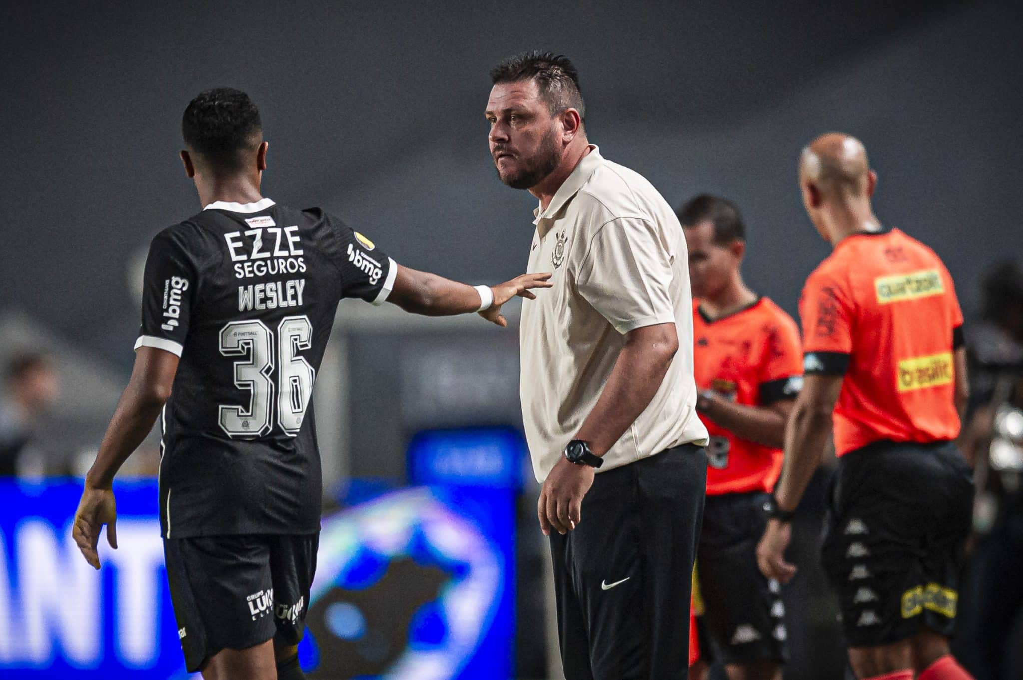 &lsquo;A realidade hoje &eacute; tirar o Corinthians do rebaixamento&rsquo;: Interino lamenta sa&iacute;da de Mano e confirma Ant&oacute;nio Oliveira