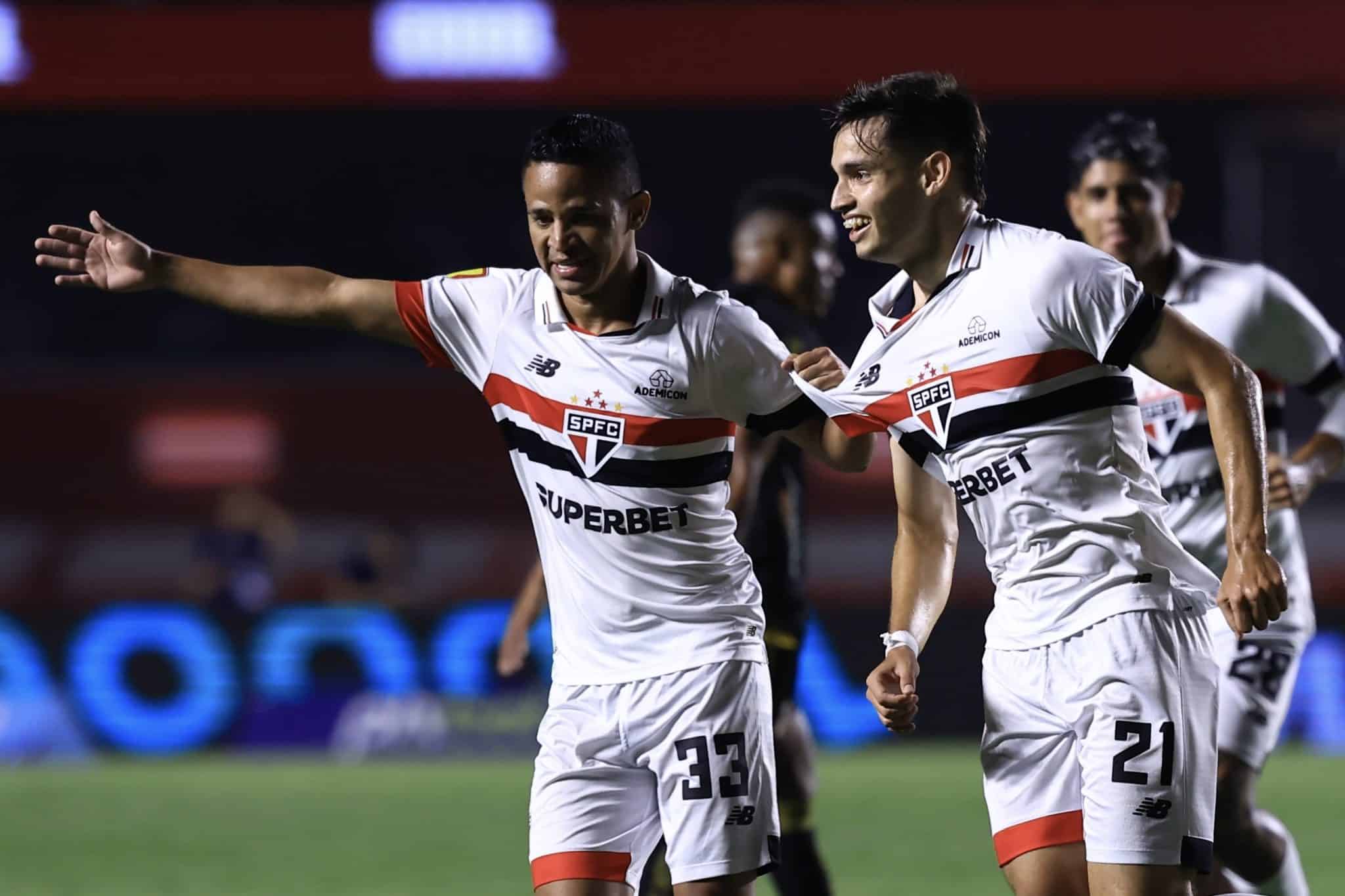 Um S&atilde;o Paulo quase todo reserva at&eacute; levou susto, mas venceu o &Aacute;gua Santa com autoridade e gola&ccedil;o de Bobadilla