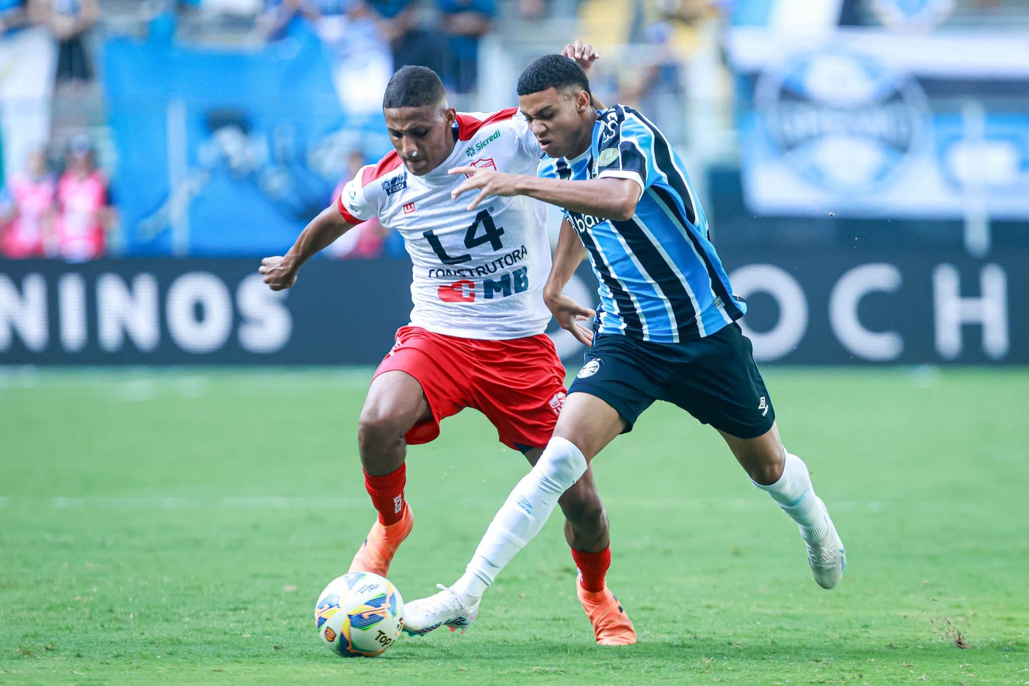 Gr&ecirc;mio joga muito pouco, mas Galdino evita derrota em casa para o S&atilde;o Luiz