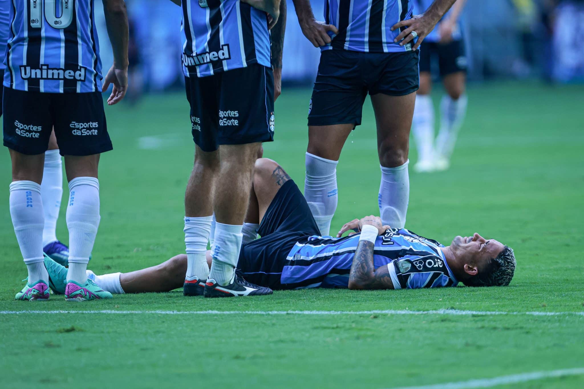Jhonata Robert, do Gr&ecirc;mio, passa por terceira cirurgia no joelho em pouco mais de dois anos