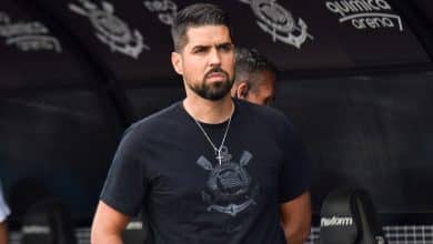 &lsquo;H&aacute; acertos, h&aacute; erros, mas eles competiram&rsquo;: Ant&oacute;nio Oliveira valoriza vit&oacute;ria, mas refor&ccedil;a que ainda h&aacute; muitos desafios pela frente