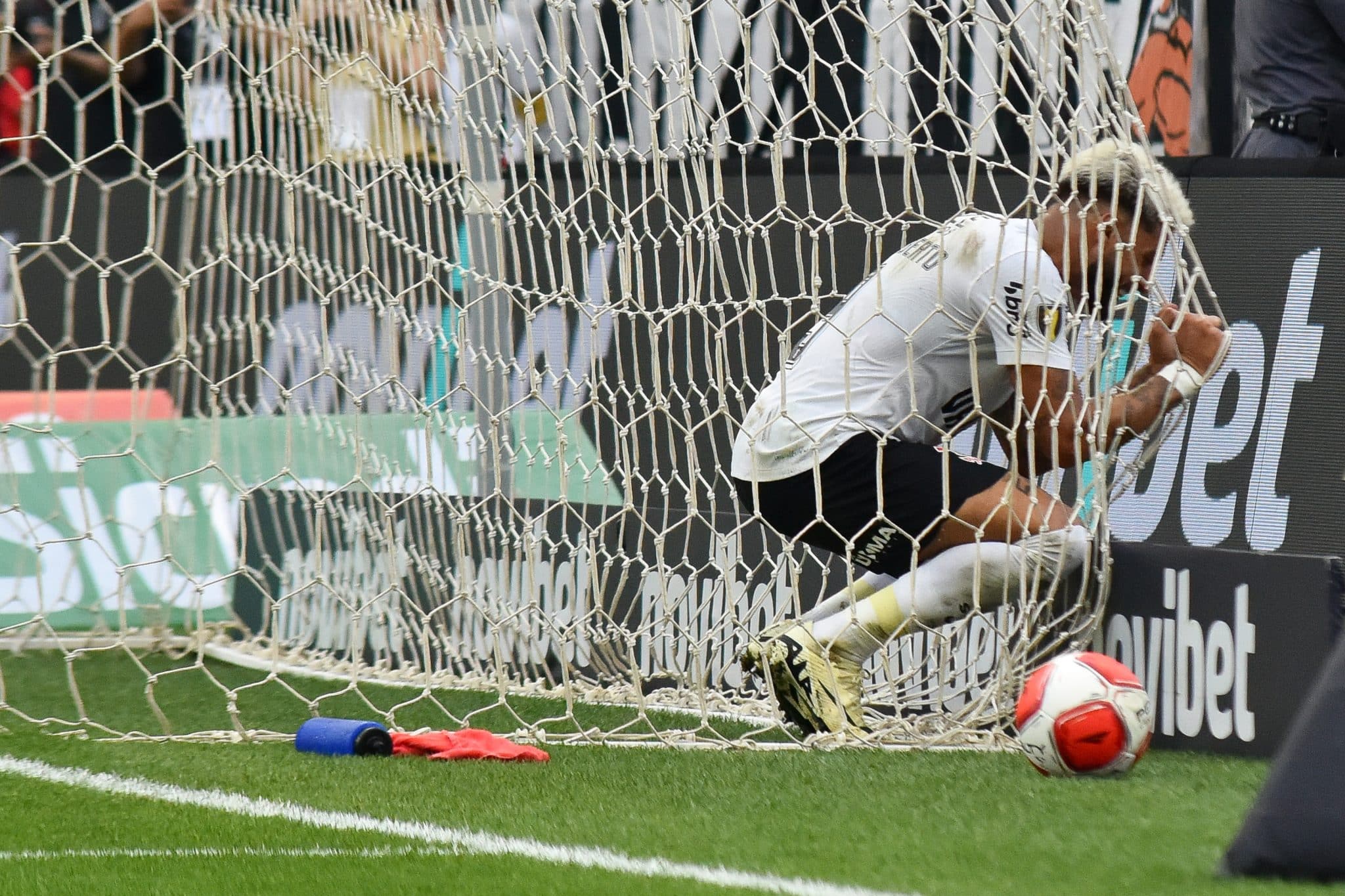 Les&atilde;o interrompe retomada de Yuri Alberto e cria problema gigantesco para Ant&oacute;nio Oliveira no Corinthians