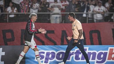 Entenda por que Carpini n&atilde;o usou joia e optou por Bobadilla na lateral em derrota no cl&aacute;ssico