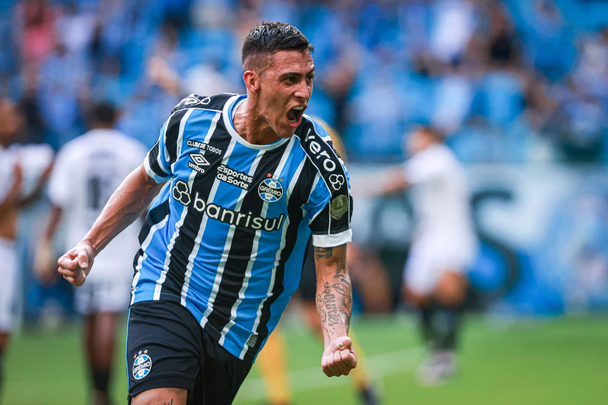 Estreante Pav&oacute;n muda o jogo, e Gr&ecirc;mio goleia o lanterna do Gauch&atilde;o ap&oacute;s primeiro tempo preocupante