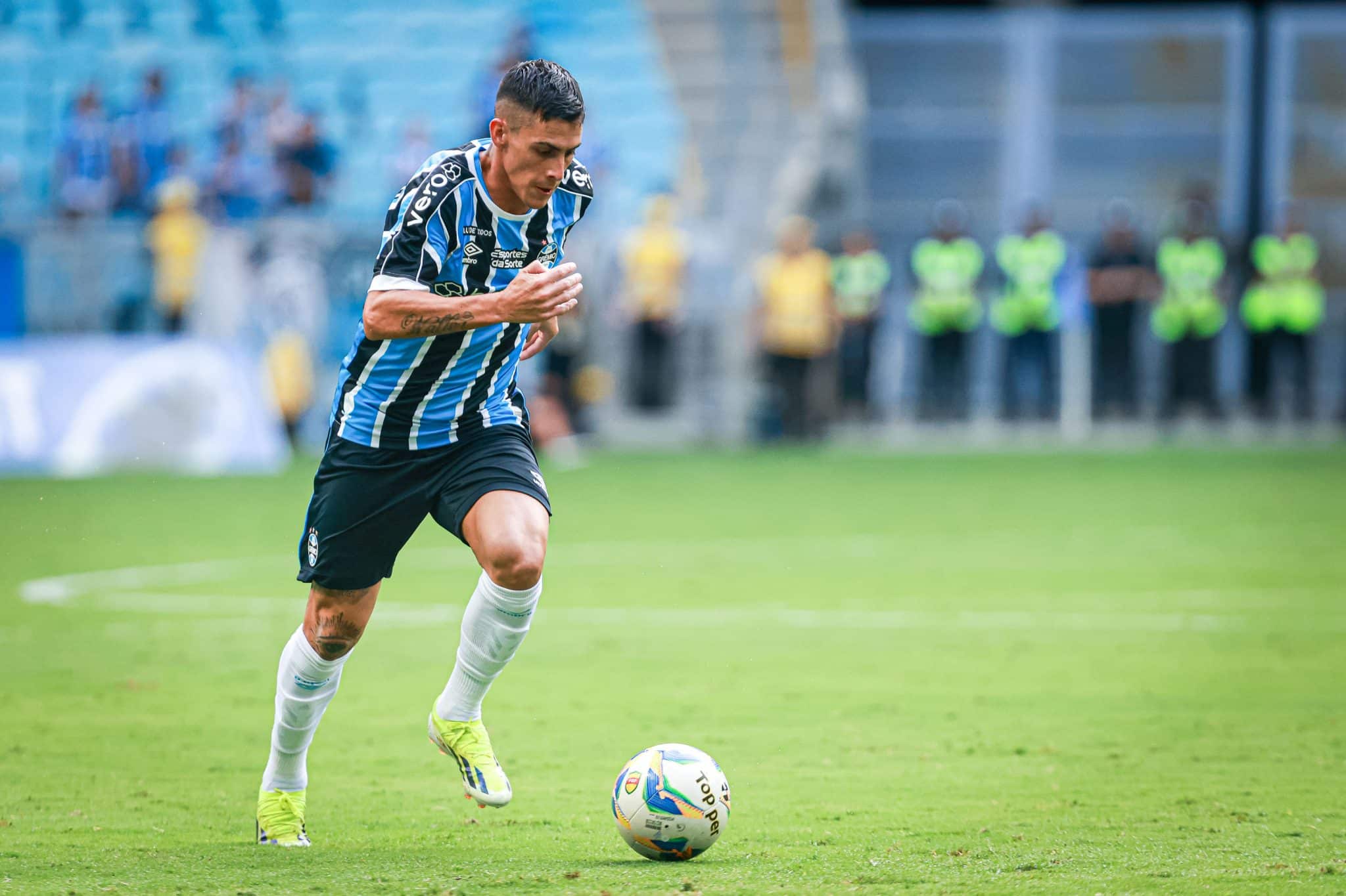 Pav&oacute;n d&aacute; &oacute;timo cart&atilde;o de visitas e mostra que pode ser uma das refer&ecirc;ncias t&eacute;cnicas do Gr&ecirc;mio
