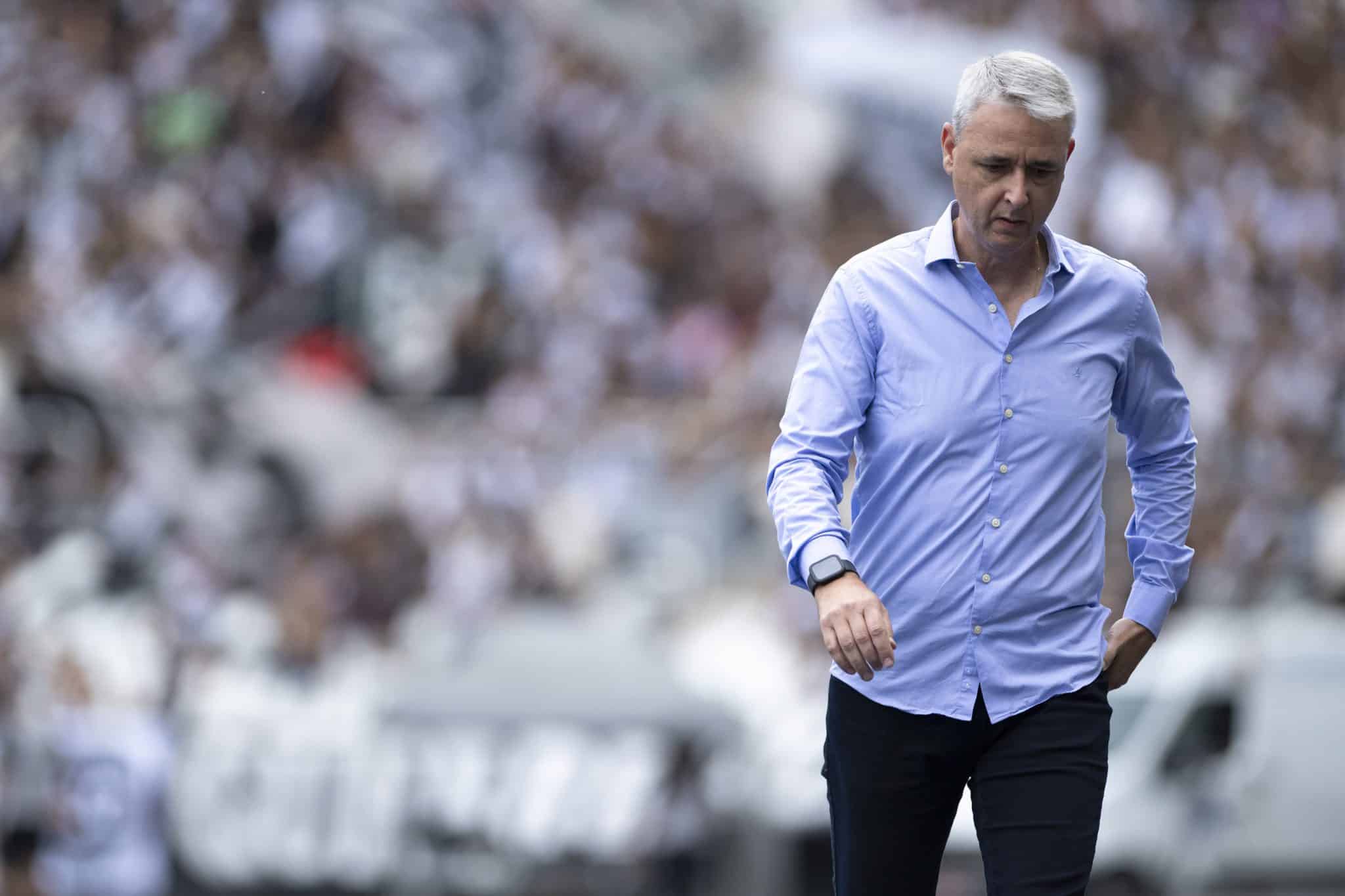 Sem rumo, Botafogo anuncia demiss&atilde;o de Tiago Nunes em meio a disputa da segunda fase da Libertadores