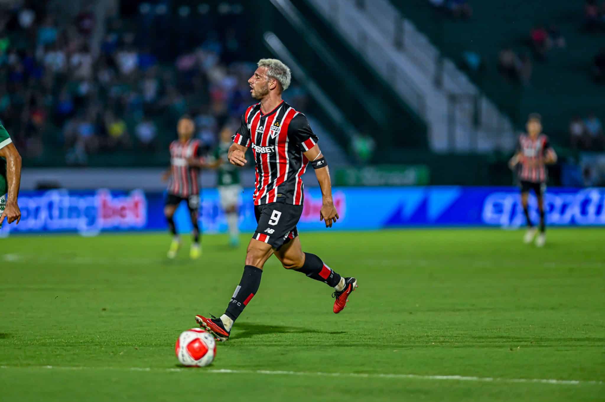 S&atilde;o Paulo trope&ccedil;a at&eacute; contra um amea&ccedil;ado Guarani e chega a quatro jogos sem vit&oacute;ria&nbsp;no&nbsp;Paulista