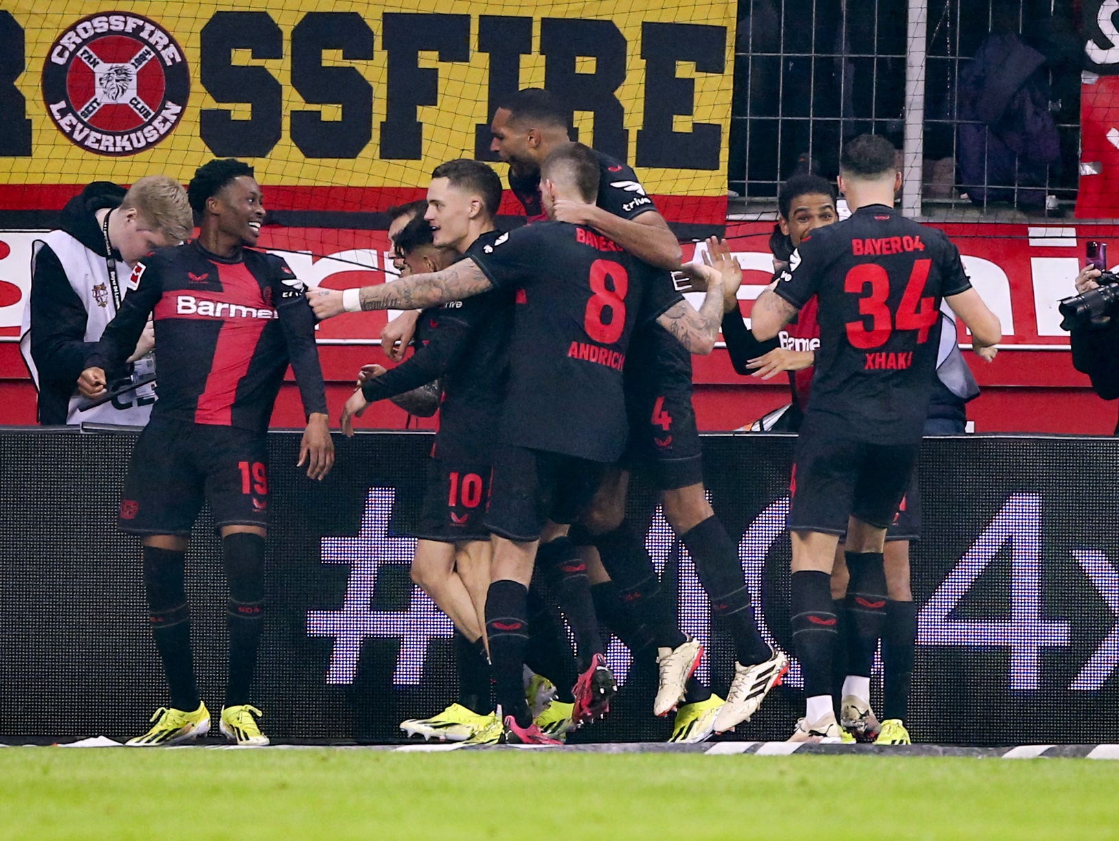 Leverkusen passeou, atropelou o Bayern de Munique e ficou (muito) perto de sua 1&ordf; Bundesliga