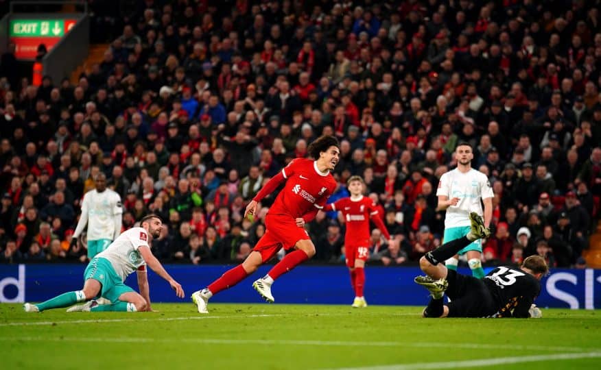 Balanço do Liverpool mostra prejuízo milionário na temporada 22/23, mas diretoria minimiza impacto