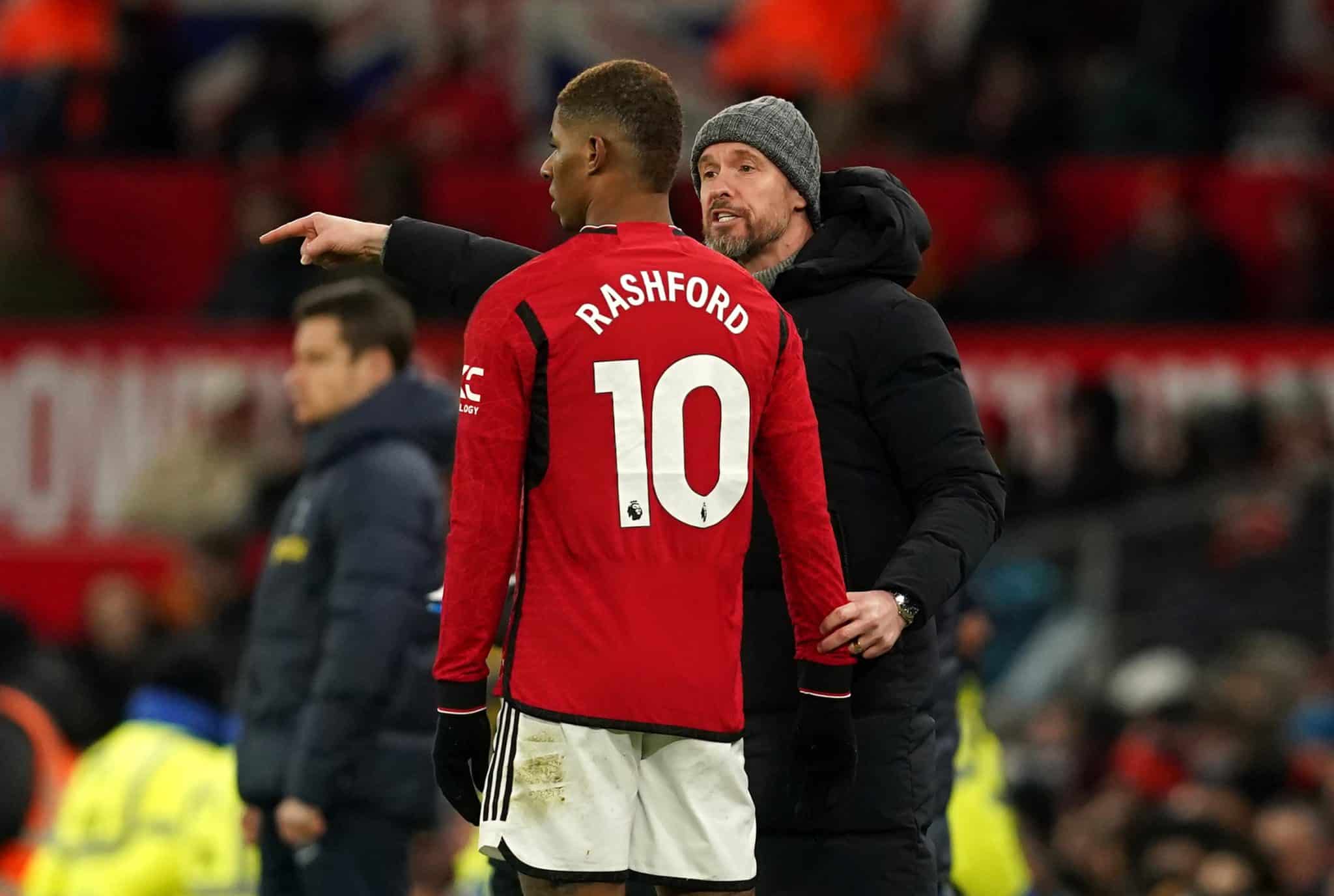 &lsquo;E por que ele age assim?&rsquo;: ex-atacante do Manchester United acusa o clube para defender Rashford