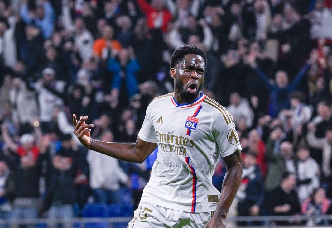 Lyon engata terceira vit&oacute;ria seguida e faz o Nice perder o PSG de vista na Ligue 1