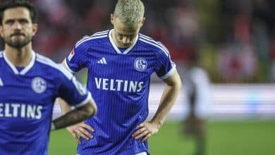 Schalke 04, um dos times mais tradicionais da Alemanha, pode deixar de existir como clube profissional se cair para a 3&ordf; divis&atilde;o