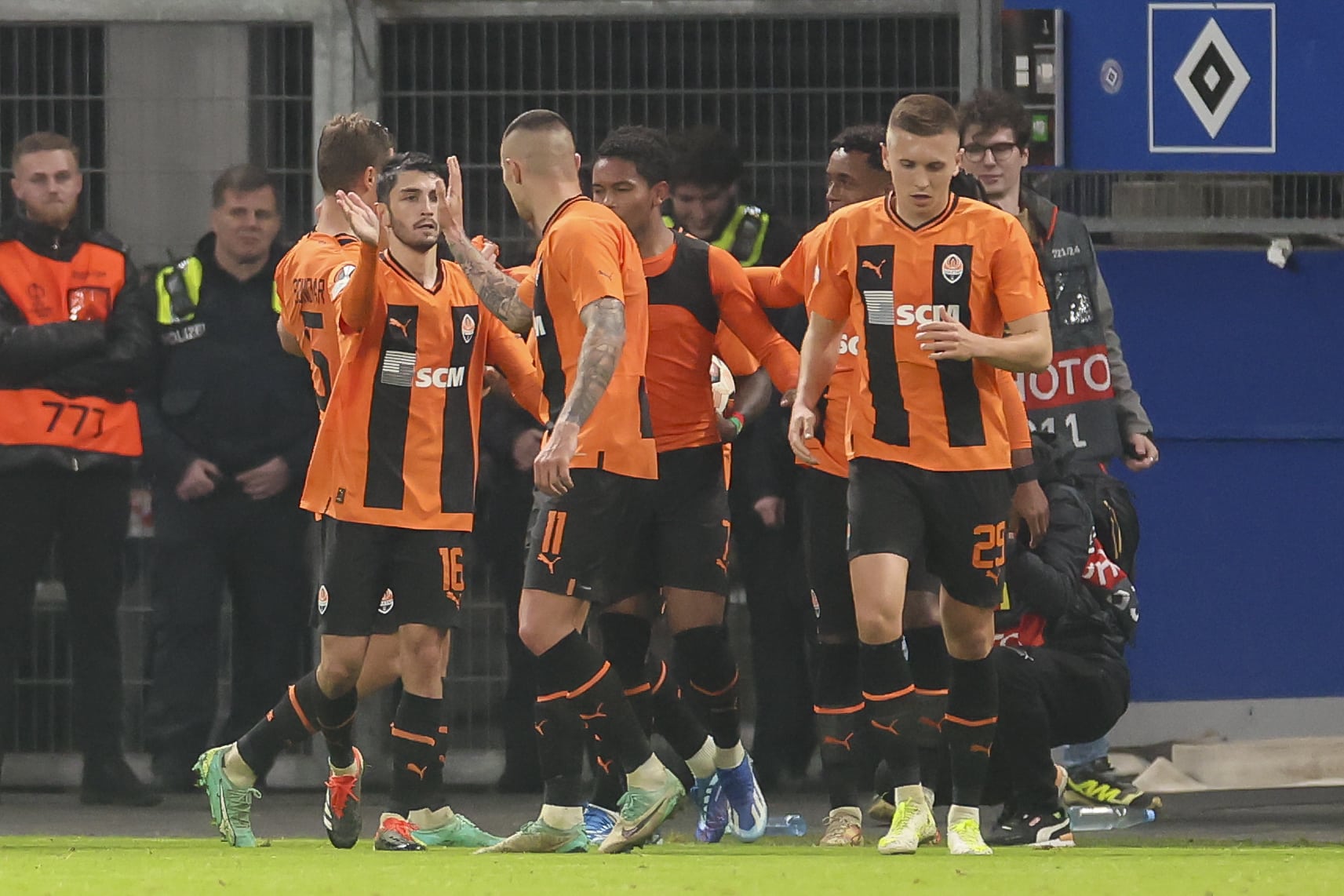 Atacante ex-Vasco salva o Shakhtar Donetsk diante do Olympique de Marseille na Liga Europa