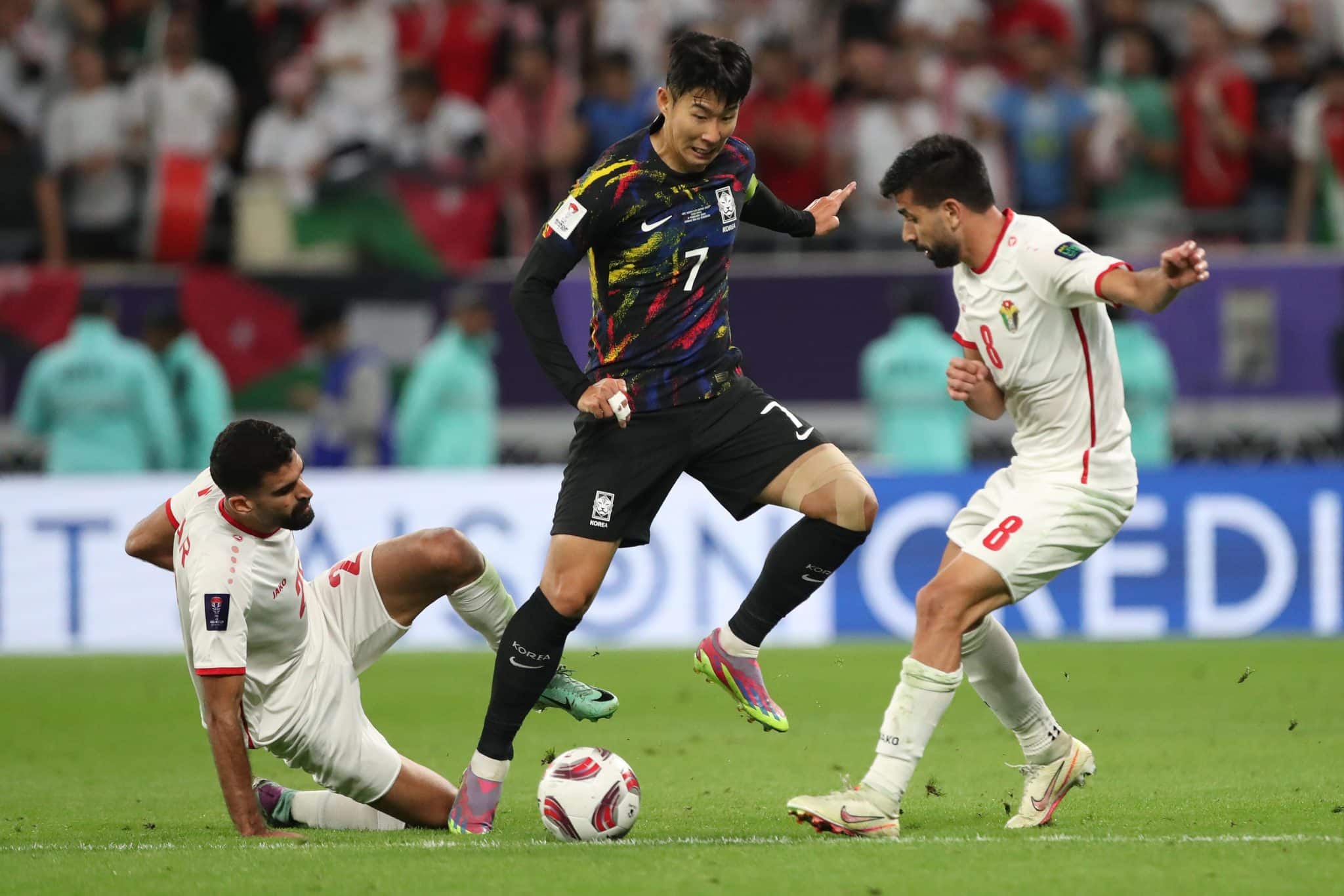 Son lesionou seus dedos jogando t&ecirc;nis de mesa na Copa da &Aacute;sia