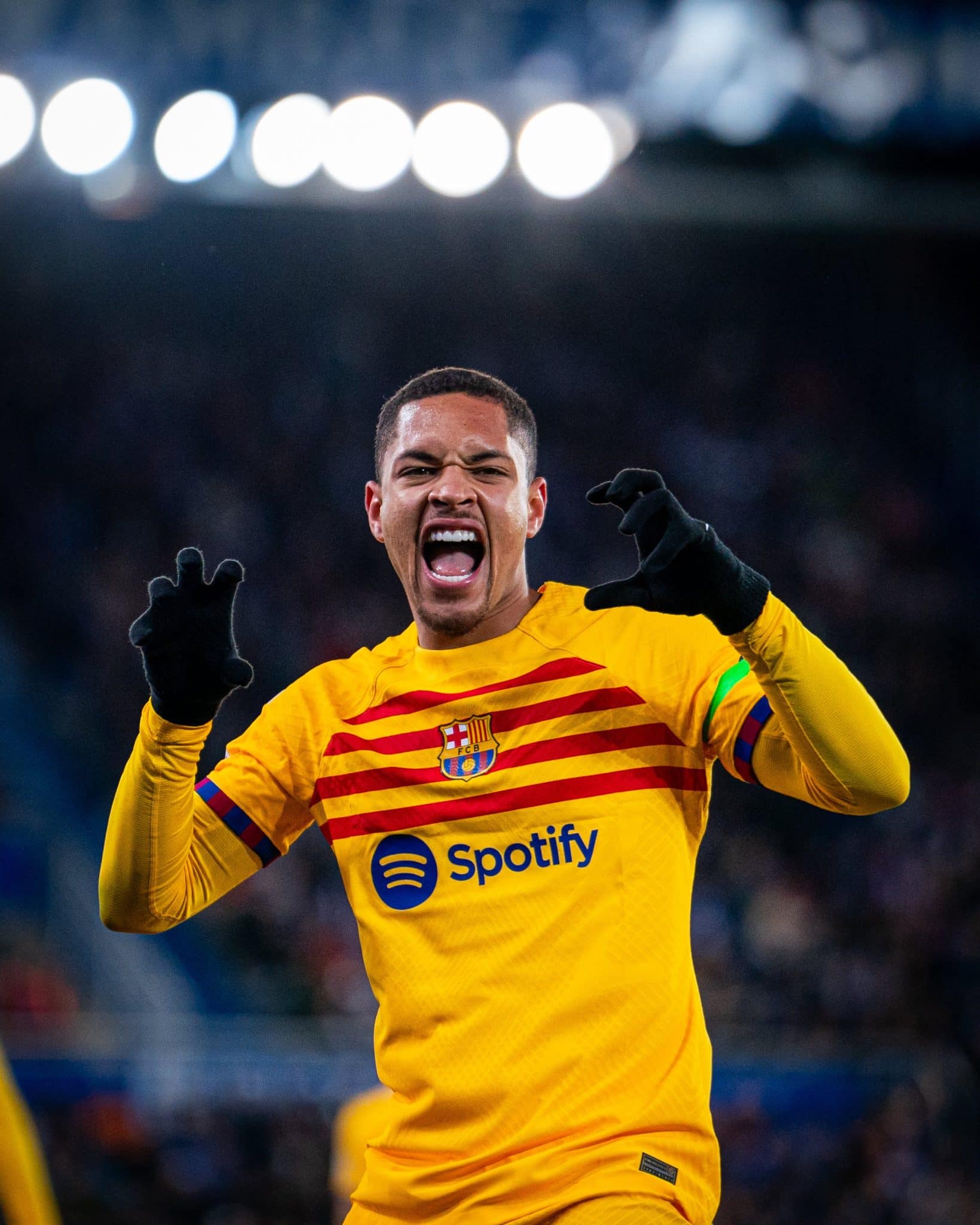 Vitor Roque vai do c&eacute;u ao inferno em vit&oacute;ria do Barcelona por 3 a 1 sobre o Alav&eacute;s