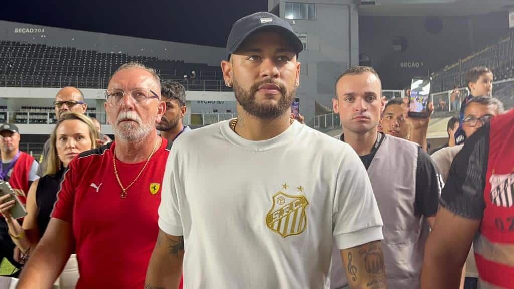 Choro de Pedrinho, elogio a Guilherme e festa no vesti&aacute;rio do Santos: os bastidores da visita de Neymar &agrave; Vila