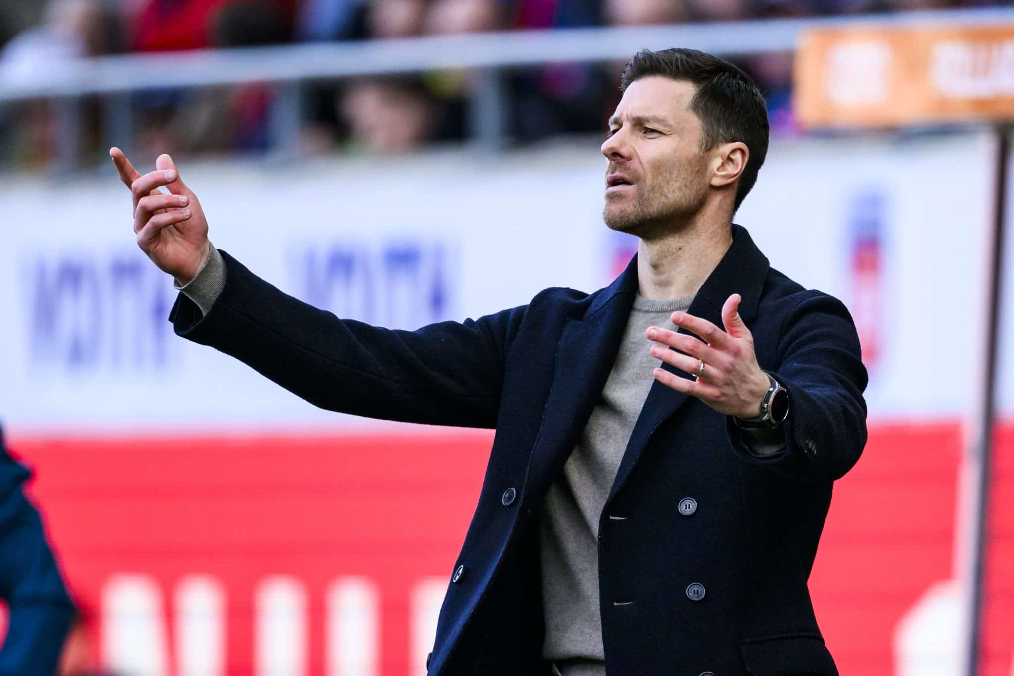 Pretendido por Liverpool e Bayern de Munique, Xabi Alonso ter&aacute; uma dif&iacute;cil decis&atilde;o a tomar na pr&oacute;xima temporada