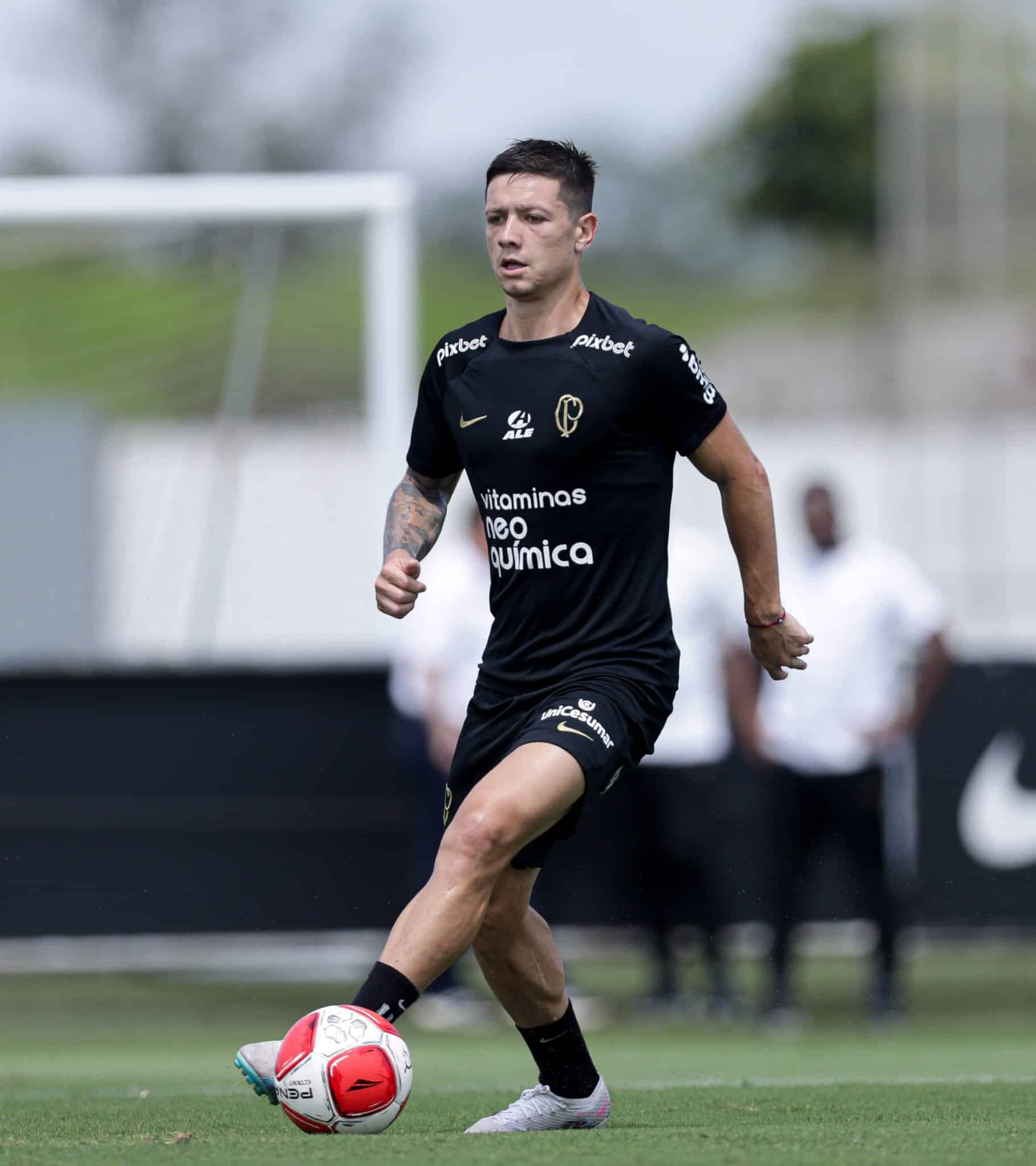 Garro n&atilde;o &eacute; o salvador da p&aacute;tria, mas j&aacute; pode (finalmente) estrear pelo Corinthians