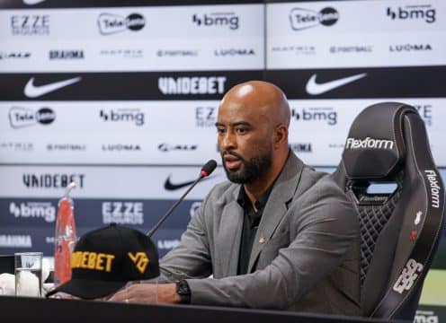 Diretoria do Corinthians desmente &lsquo;clim&atilde;o&rsquo; com Fabinho Soldado &ndash; mas o que Augusto Melo fala,&nbsp;n&atilde;o&nbsp;se&nbsp;escreve