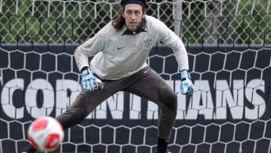 Mesmo lesionado, C&aacute;ssio n&atilde;o &lsquo;larga o osso&rsquo; e d&uacute;vida sobre quem estar&aacute; no gol do Corinthians se mant&eacute;m