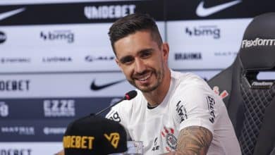 Apesar da expectativa, Corinthians precisar&aacute; esperar um pouco mais por estreia de Coronado