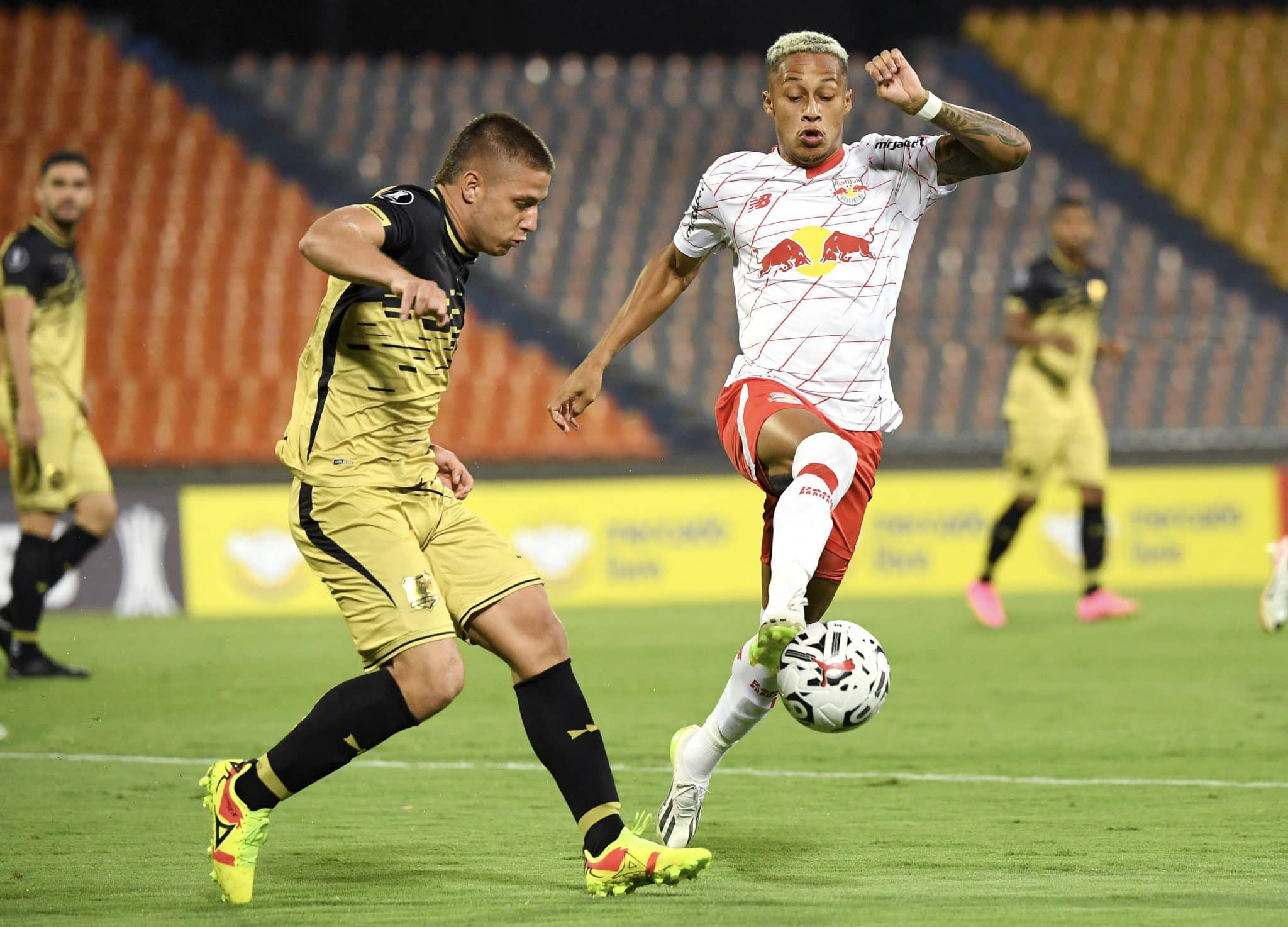 Apesar do futebol pobre e burocr&aacute;tico, Bragantino tem o que comemorar com o empate diante do &Aacute;guilas na Col&ocirc;mbia