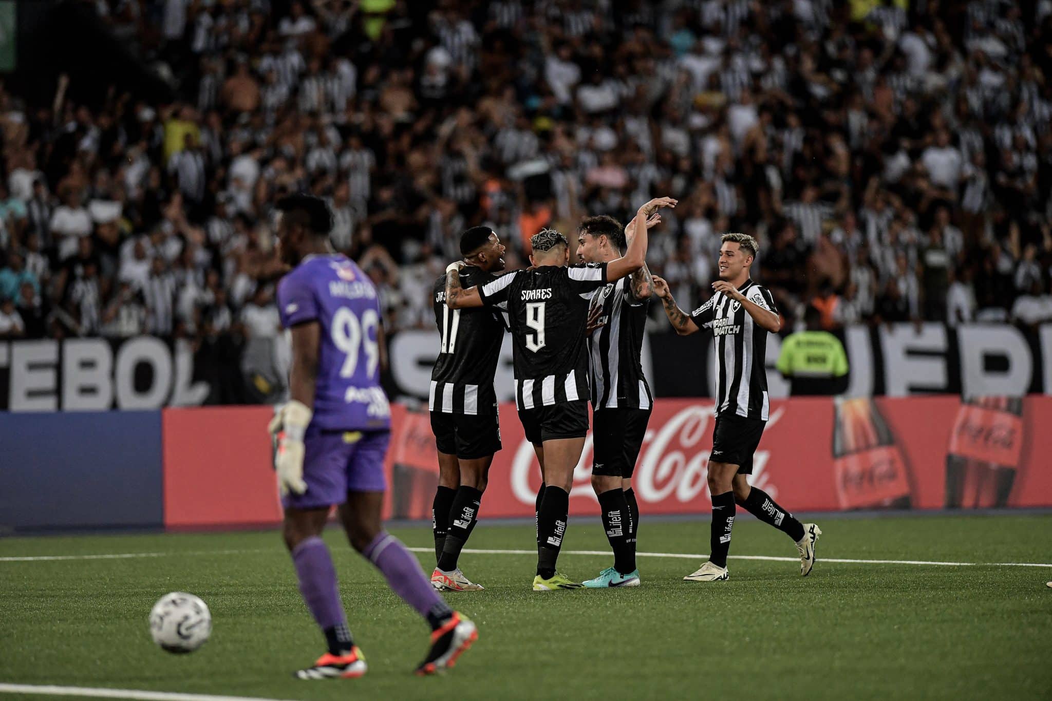Comandado pelo trio de ataque, Botafogo goleia o Aurora e segue na briga por vaga na fase de grupos da Libertadores