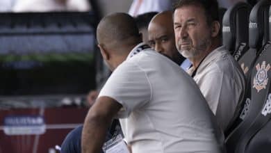 E as d&iacute;vidas? Diretor explica de onde vem o dinheiro que Corinthians gasta com refor&ccedil;os