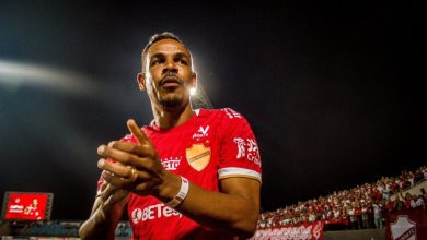 Em reviravolta, Fernando deixa Vila Nova ap&oacute;s seis jogos e aceita proposta do Internacional