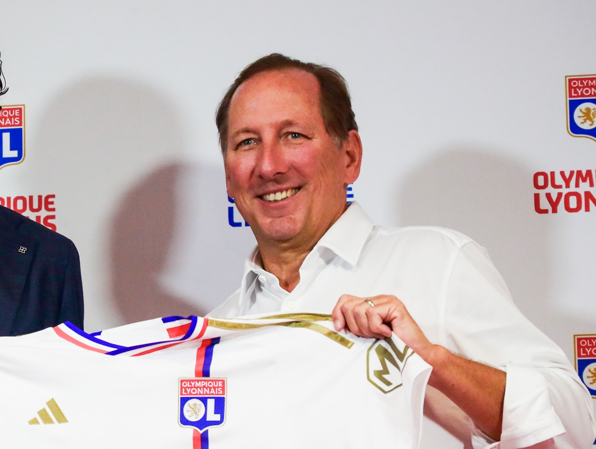 Textor abriu o bolso e o Lyon, sozinho, gastou mais que ligas inteiras