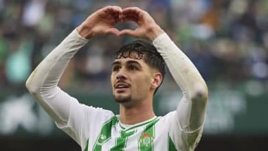 Ex-Internacional, Johnny impressiona no in&iacute;cio pelo Betis e &eacute; eleito melhor jogador sub-23 de La Liga