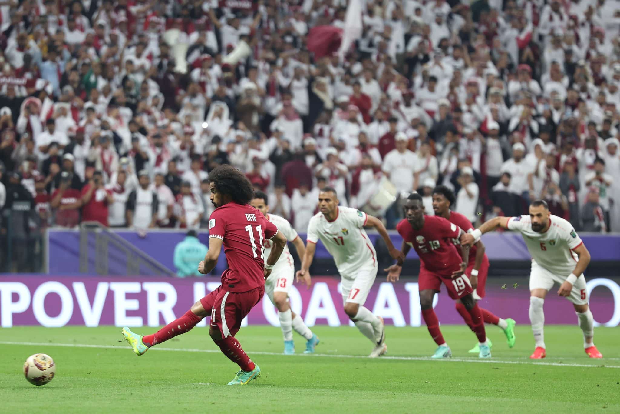 Com direito a hat-trick (de p&ecirc;nalti) de Afif, o Catar espantou a &lsquo;zebra&rsquo; Jord&acirc;nia e se sagrou bicampe&atilde;o da Copa da &Aacute;sia