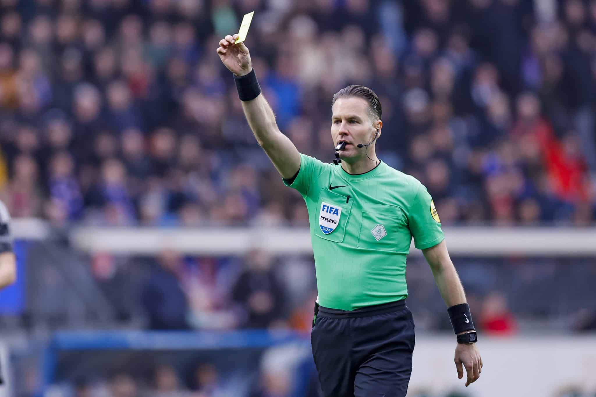 Cart&atilde;o azul e suas confus&otilde;es: e se goleiros e treinadores forem advertidos?