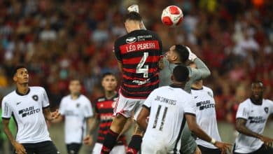 Gol de L&eacute;o Pereira salva um cl&aacute;ssico de p&eacute;ssimo n&iacute;vel t&eacute;cnico entre Flamengo e Botafogo
