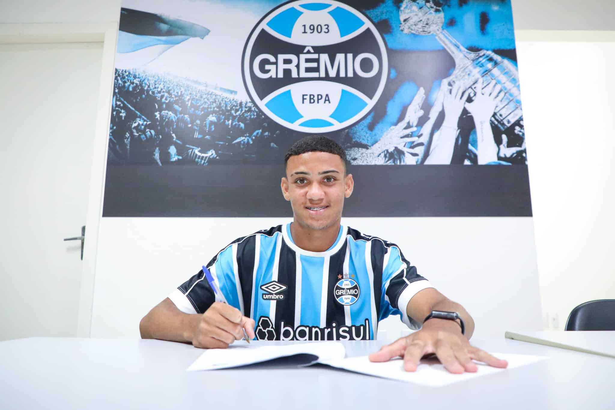 Ap&oacute;s conturbada renova&ccedil;&atilde;o de contrato, destaque do Gr&ecirc;mio na Copinha come&ccedil;a a ganhar espa&ccedil;o no profissional