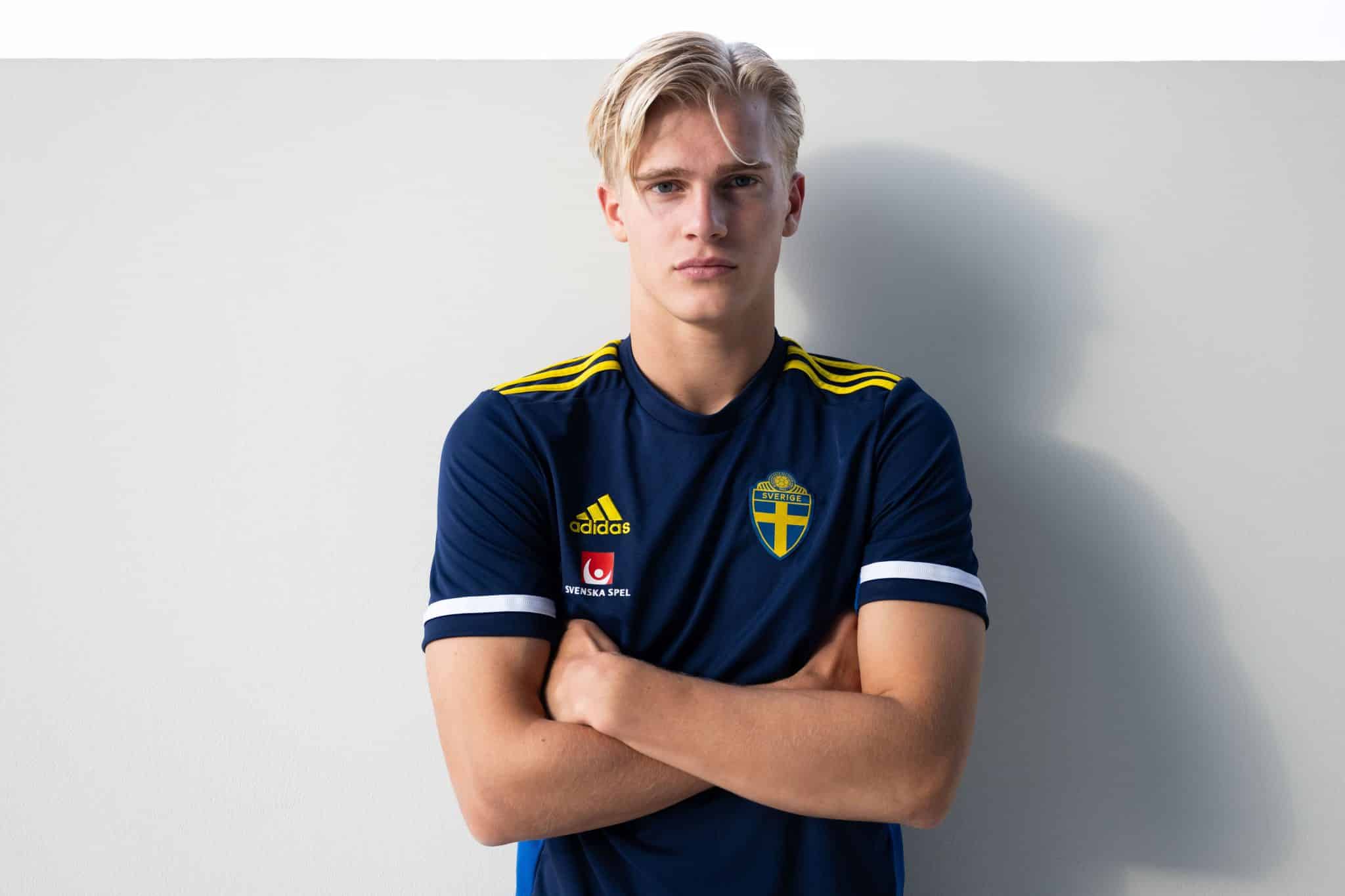 Quem &eacute; o sueco de 18 anos que esnobou Barcelona pelo Tottenham